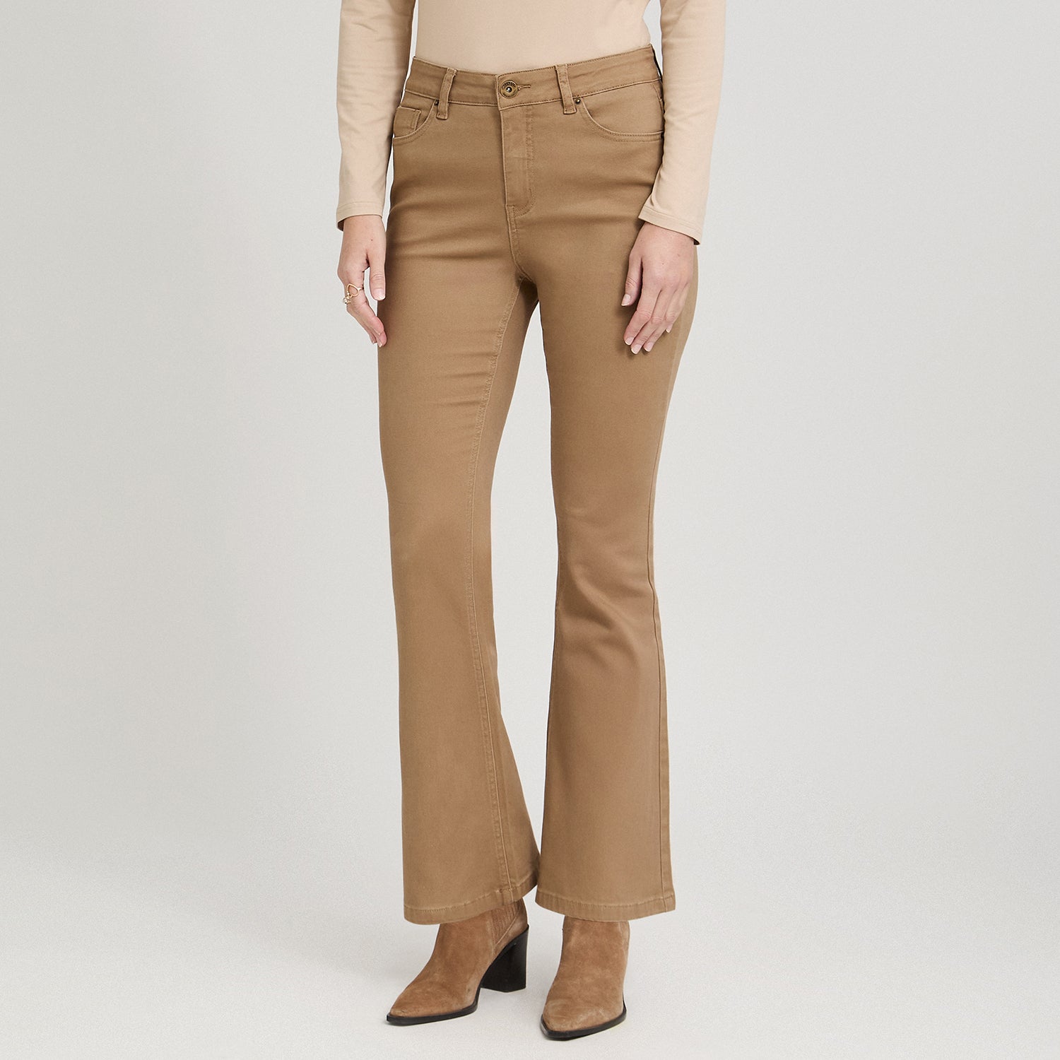 Jeans Flare un Botón Beige